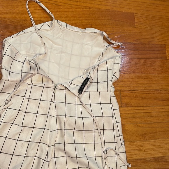 Forever21 White & Black Grid Patterned Strap Tie Back Culotte Jumpsuit One Piece - Picture 8 of 9